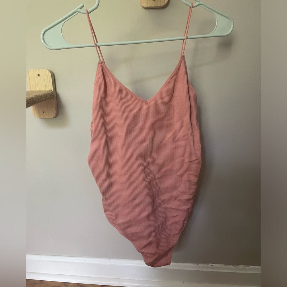 Closure sz L Pink Ribbed Bodysuit